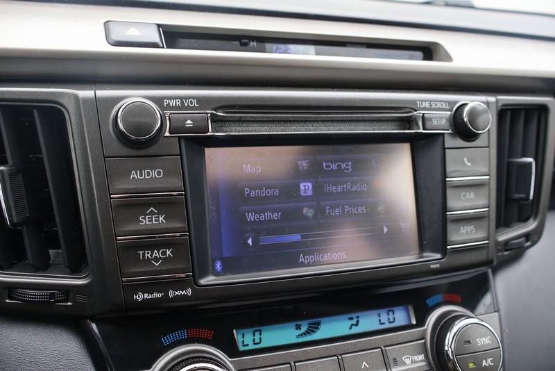 Toyota RAV4 Vehicle Full-screen Gallery Image 27