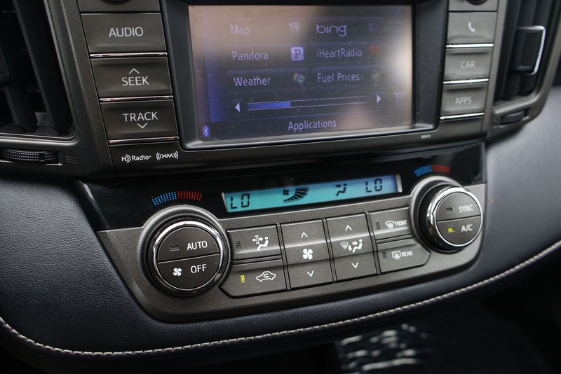 Toyota RAV4 Vehicle Full-screen Gallery Image 29