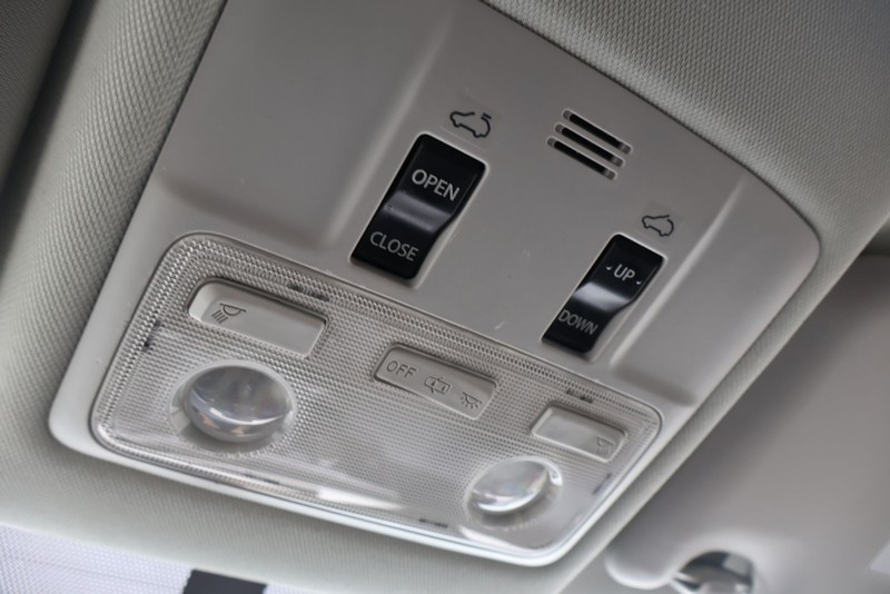 Toyota RAV4 Vehicle Full-screen Gallery Image 30