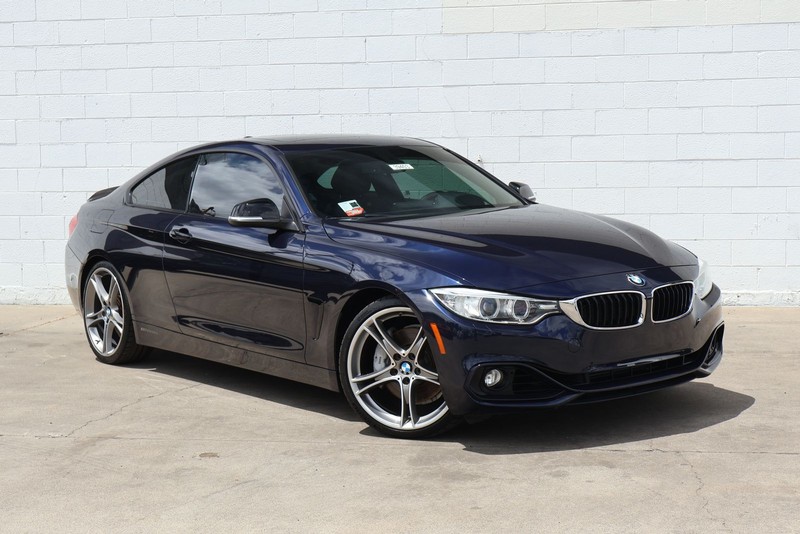 BMW 435i Vehicle Full-screen Gallery Image 01