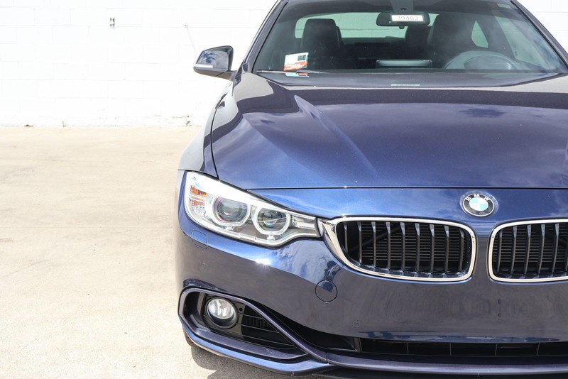BMW 435i Vehicle Full-screen Gallery Image 03