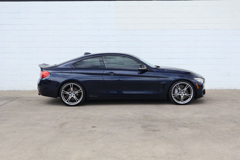 BMW 435i Vehicle Full-screen Gallery Image 04