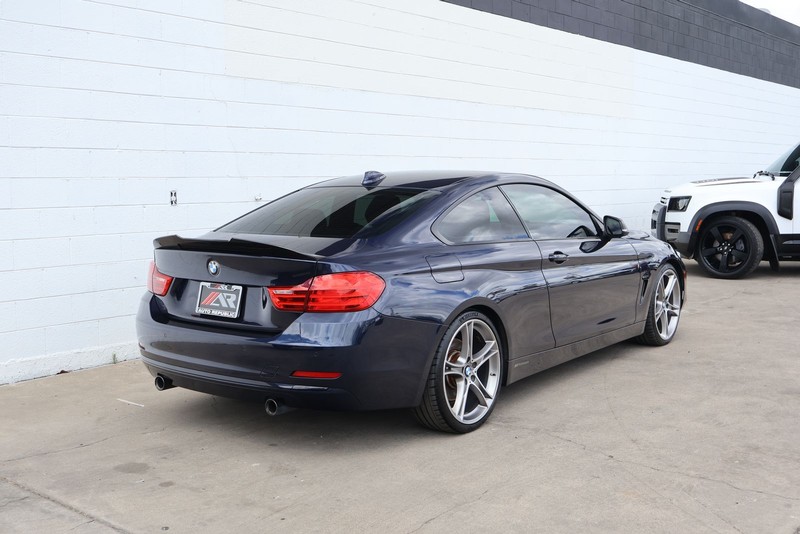 BMW 435i Vehicle Full-screen Gallery Image 05