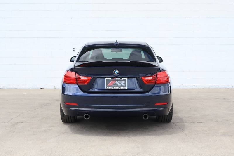 BMW 435i Vehicle Full-screen Gallery Image 06