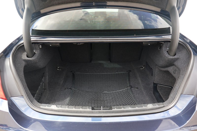 BMW 435i Vehicle Full-screen Gallery Image 08