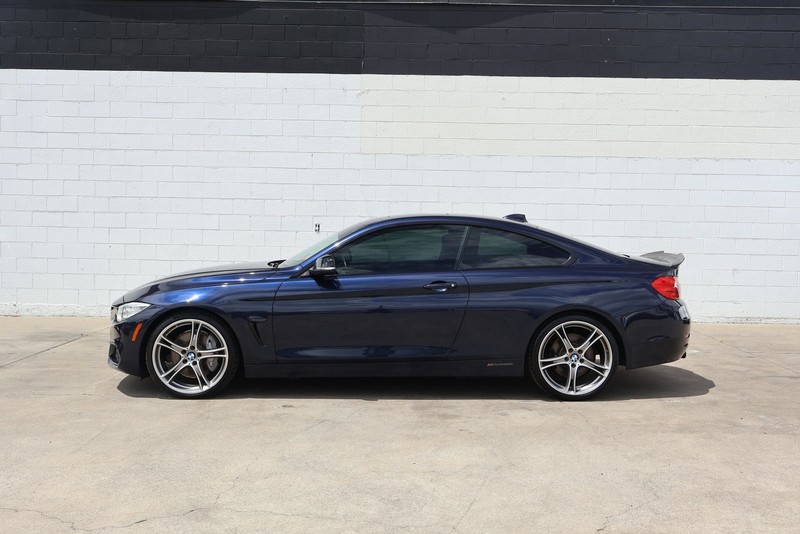 BMW 435i Vehicle Full-screen Gallery Image 10