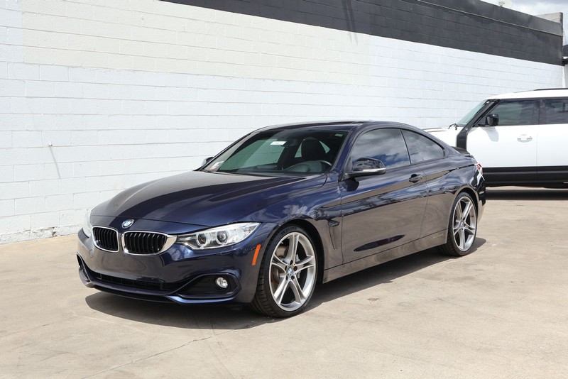 BMW 435i Vehicle Full-screen Gallery Image 11