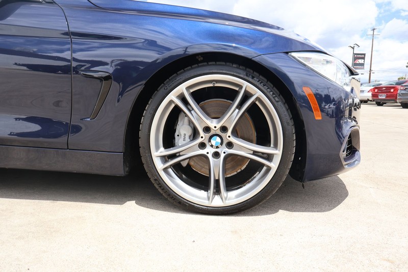 BMW 435i Vehicle Full-screen Gallery Image 13