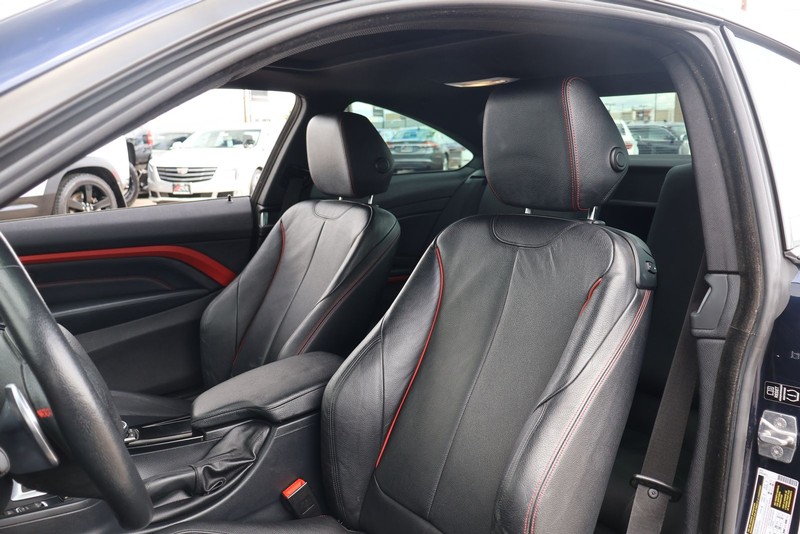 BMW 435i Vehicle Full-screen Gallery Image 16