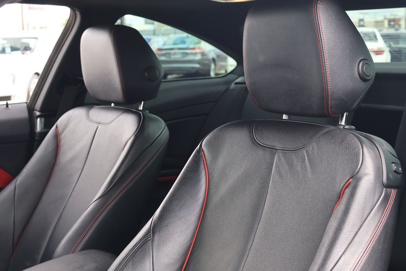BMW 435i Vehicle Full-screen Gallery Image 17