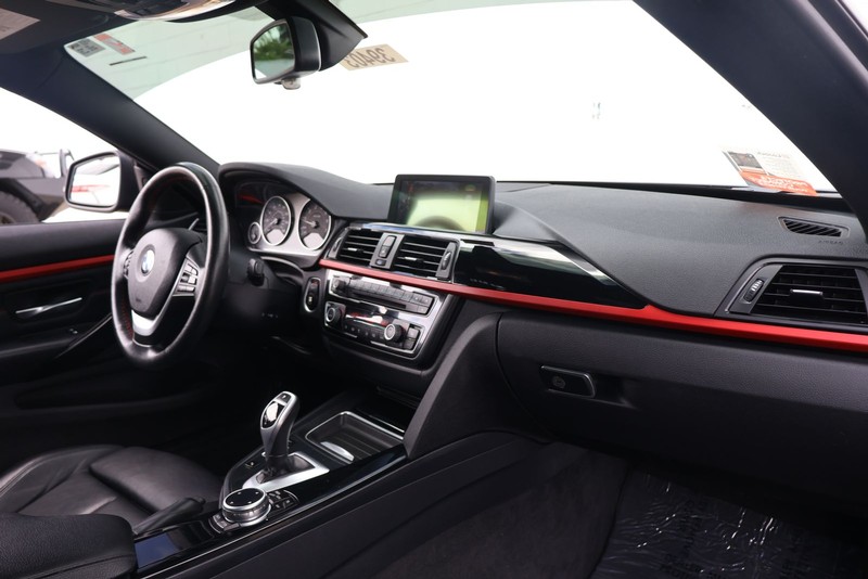 BMW 435i Vehicle Full-screen Gallery Image 18