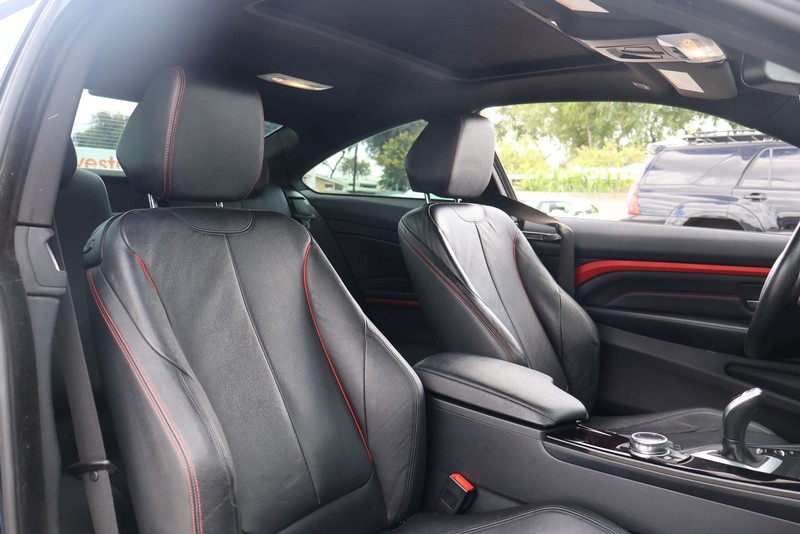 BMW 435i Vehicle Full-screen Gallery Image 19