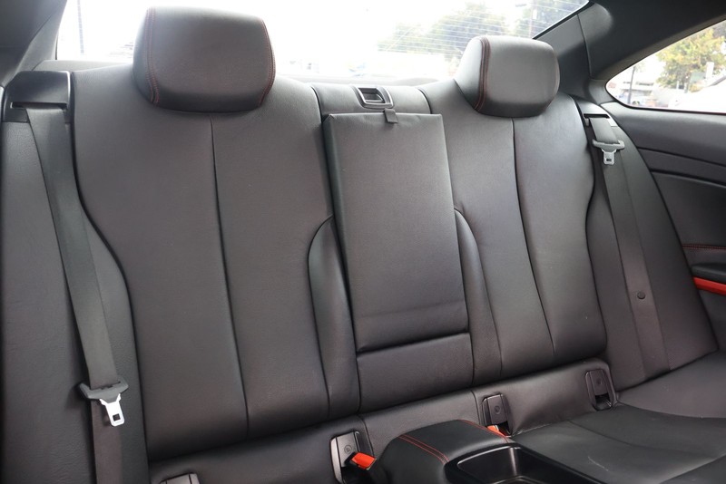 BMW 435i Vehicle Full-screen Gallery Image 20