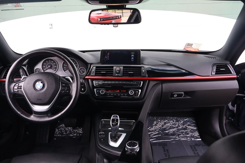 BMW 435i Vehicle Full-screen Gallery Image 21