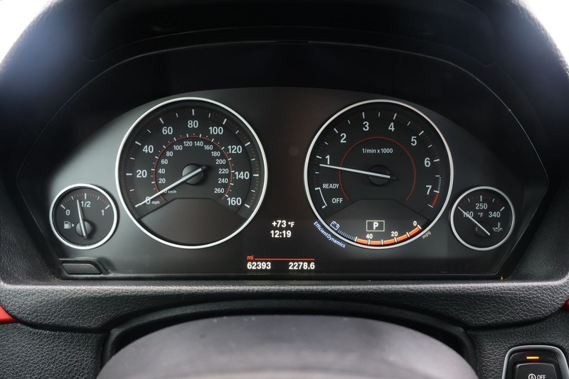 BMW 435i Vehicle Full-screen Gallery Image 22