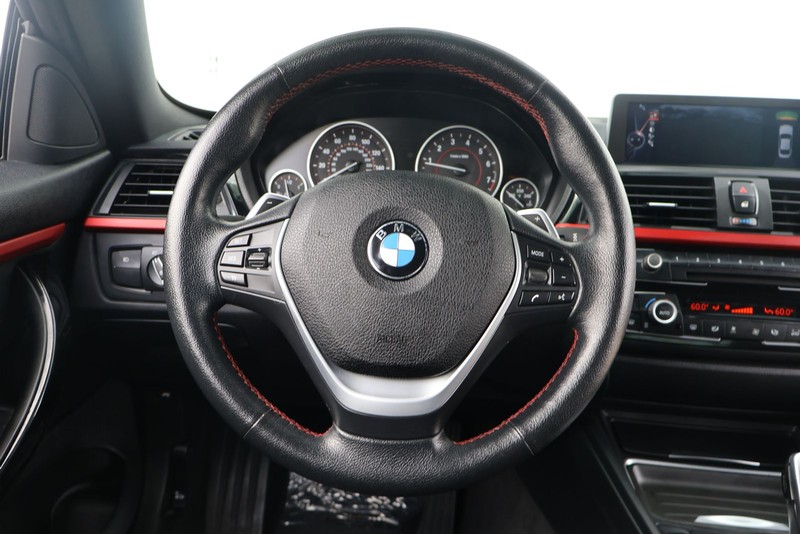 BMW 435i Vehicle Full-screen Gallery Image 23