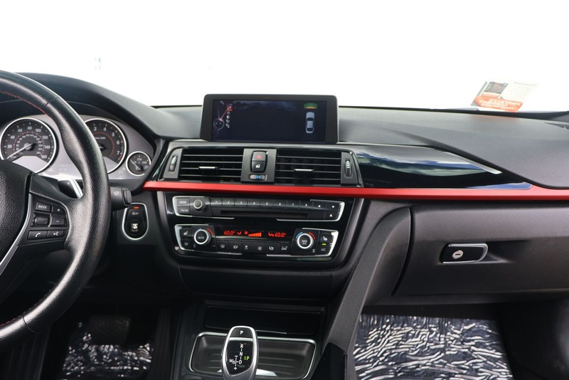 BMW 435i Vehicle Full-screen Gallery Image 26
