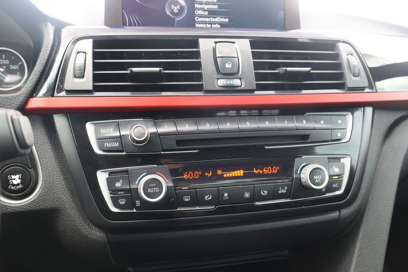BMW 435i Vehicle Full-screen Gallery Image 29