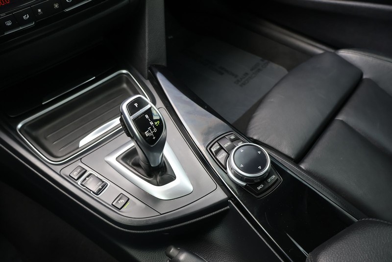BMW 435i Vehicle Full-screen Gallery Image 30