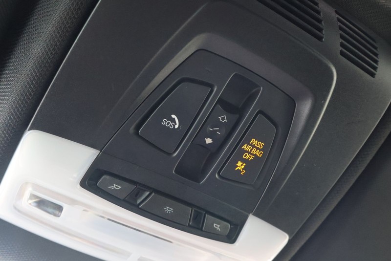 BMW 435i Vehicle Full-screen Gallery Image 31