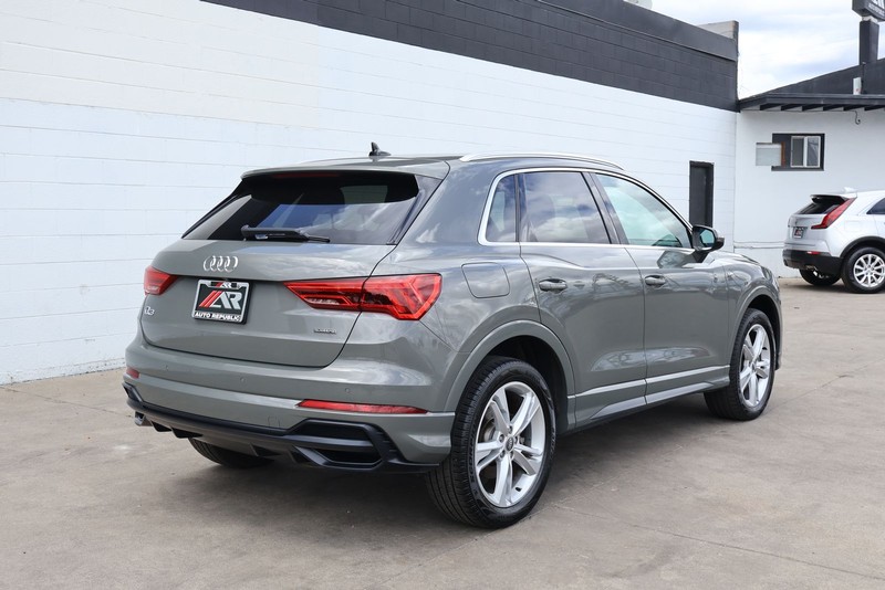 Audi Q3 Vehicle Full-screen Gallery Image 05