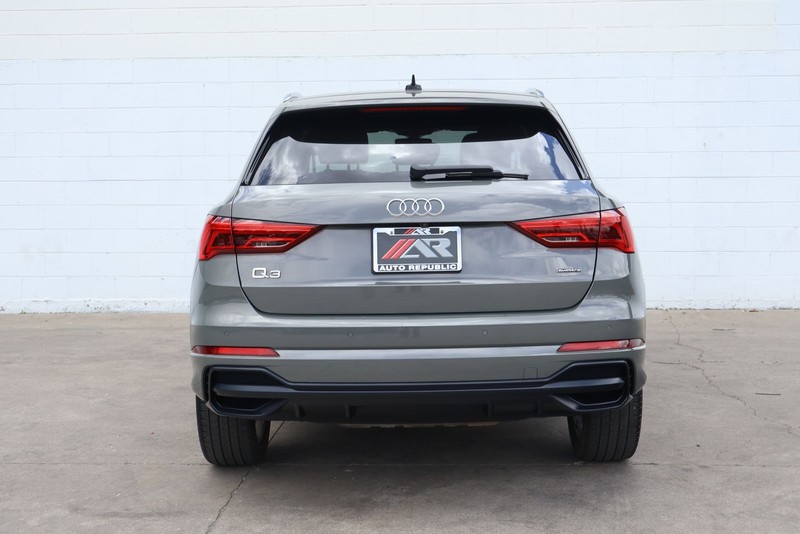 Audi Q3 Vehicle Full-screen Gallery Image 06