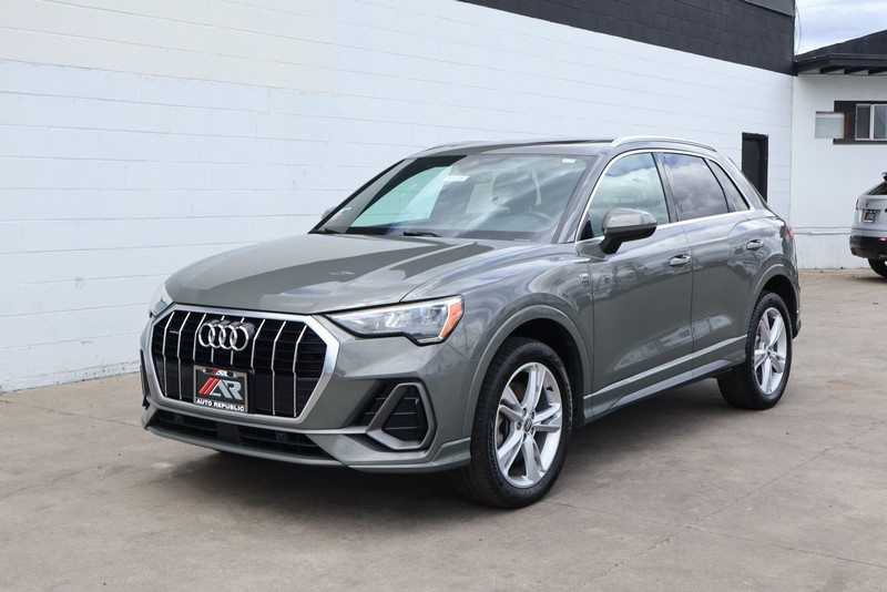 Audi Q3 Vehicle Full-screen Gallery Image 12