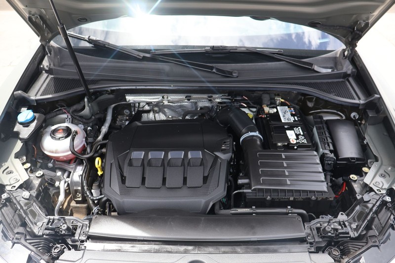Audi Q3 Vehicle Full-screen Gallery Image 13