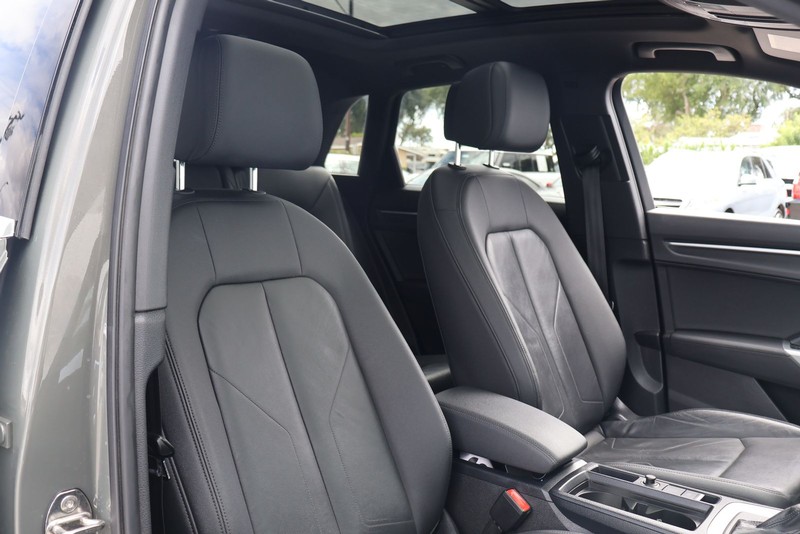 Audi Q3 Vehicle Full-screen Gallery Image 20