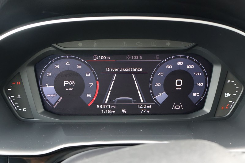 Audi Q3 Vehicle Full-screen Gallery Image 24