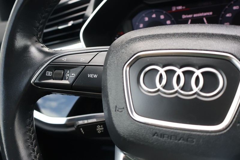 Audi Q3 Vehicle Full-screen Gallery Image 26