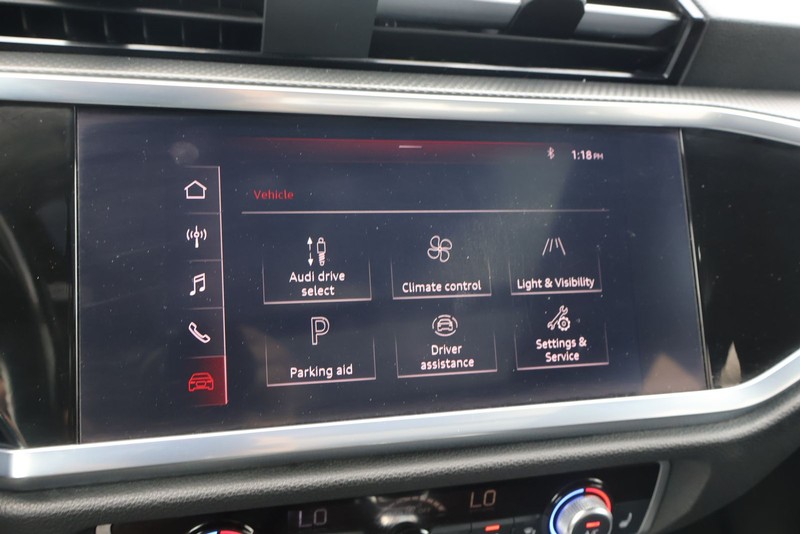 Audi Q3 Vehicle Full-screen Gallery Image 30