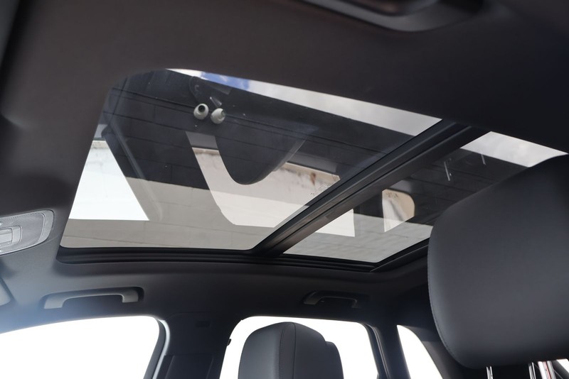 Audi Q3 Vehicle Full-screen Gallery Image 34