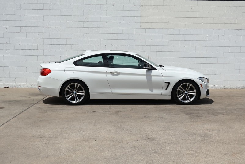 BMW 428i Vehicle Full-screen Gallery Image 04
