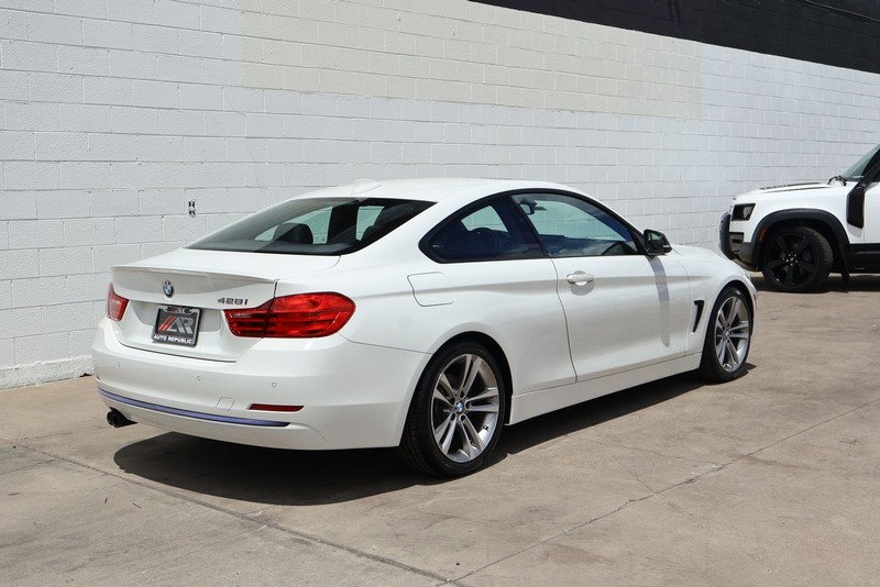 BMW 428i Vehicle Full-screen Gallery Image 05