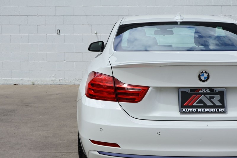BMW 428i Vehicle Full-screen Gallery Image 07