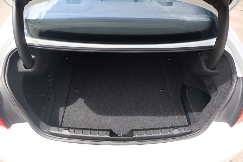 BMW 428i Vehicle Full-screen Gallery Image 08