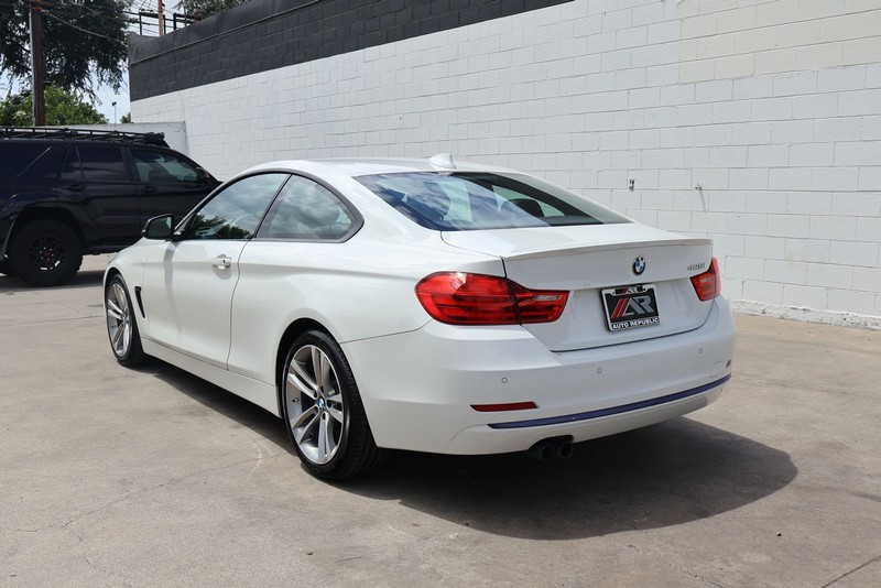 BMW 428i Vehicle Full-screen Gallery Image 09