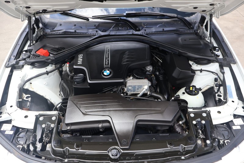 BMW 428i Vehicle Full-screen Gallery Image 12