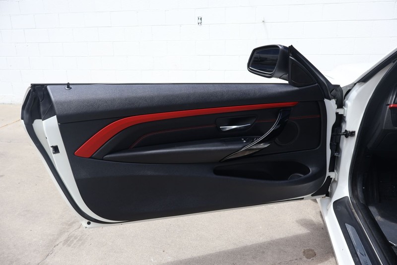 BMW 428i Vehicle Full-screen Gallery Image 14