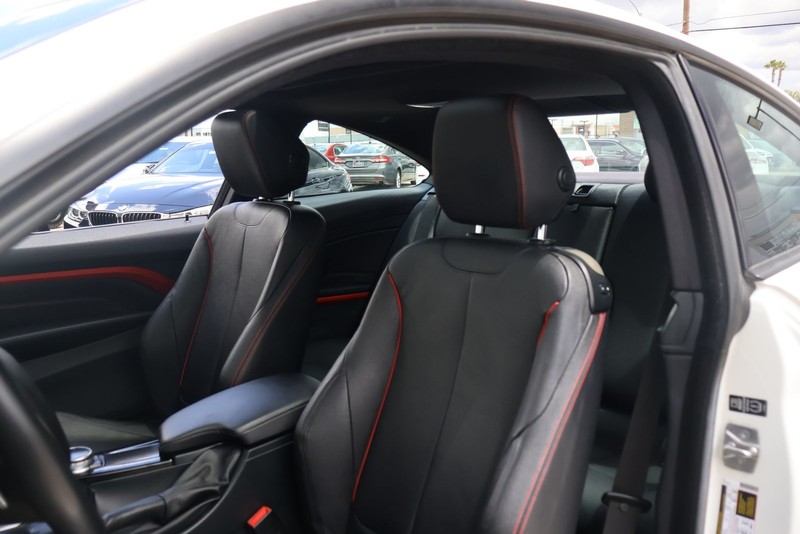 BMW 428i Vehicle Full-screen Gallery Image 16