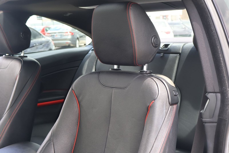 BMW 428i Vehicle Full-screen Gallery Image 17