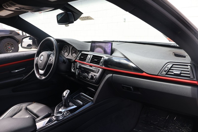 BMW 428i Vehicle Full-screen Gallery Image 18