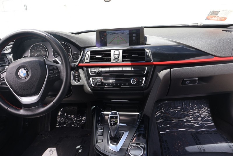 BMW 428i Vehicle Full-screen Gallery Image 21