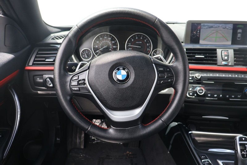 BMW 428i Vehicle Full-screen Gallery Image 23