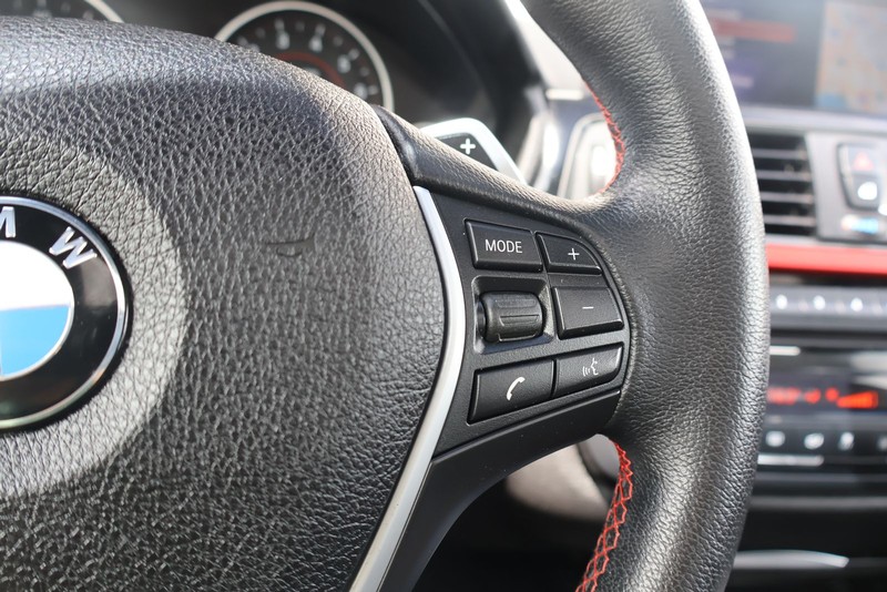 BMW 428i Vehicle Full-screen Gallery Image 25