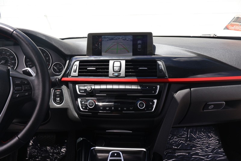 BMW 428i Vehicle Full-screen Gallery Image 26