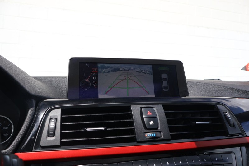 BMW 428i Vehicle Full-screen Gallery Image 27