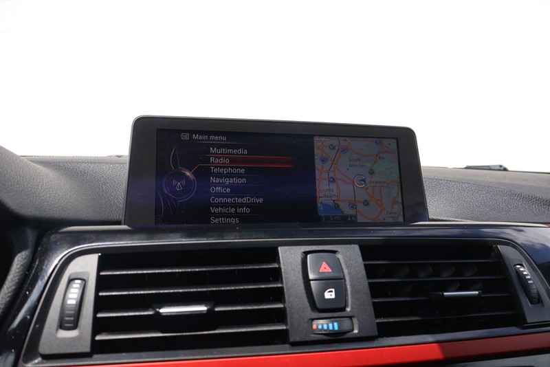 BMW 428i Vehicle Full-screen Gallery Image 28