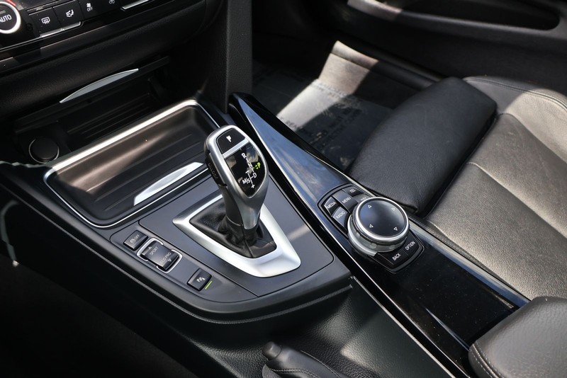 BMW 428i Vehicle Full-screen Gallery Image 29